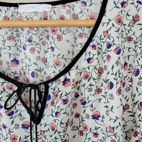 Lush | Floral Cropped Long Sleeve Blouse Size Medium - Picture 5 of 5